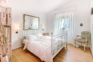 2 bedrooms - Farm house on sustainable farm with animals (Espische)