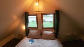 1 多间卧室、办公桌、熨斗/熨衣板、旅行婴儿床