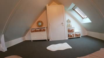 1 chambre, bureau, fer et planche Ă  repasser, lit parapluie