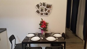 Apartment, 2 Bedrooms | Private kitchen | Microwave, cookware/dishes/utensils