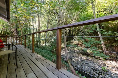 Terrace/patio. Cottage In The Woods