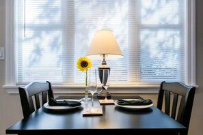 Dining - Cottage In The Woods (Woodside)