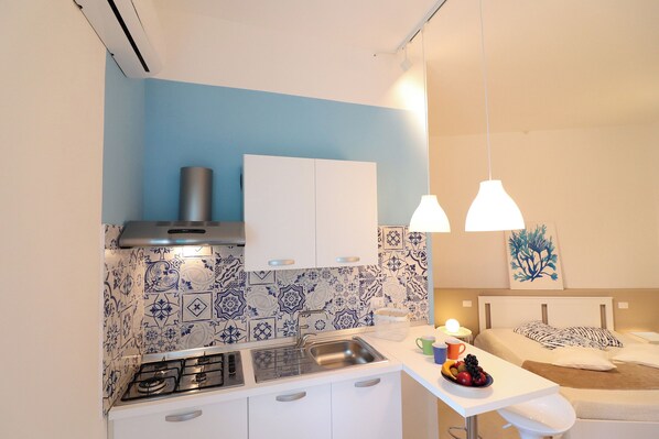 Kühlschrank, Ofen, Herdplatte, Hochstuhl