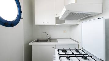 Kühlschrank, Ofen, Herdplatte, Hochstuhl