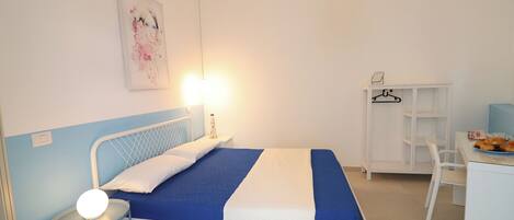 1 chambre, fer et planche à repasser, Wi-Fi gratuit, draps fournis