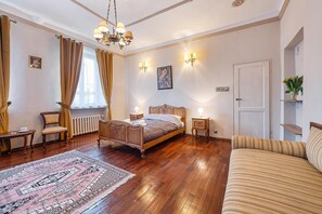 Blackout drapes, iron/ironing board, free WiFi, bed sheets