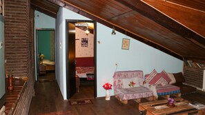 Living area - Leon Rooms (Tbilisi)