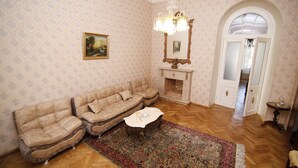 Deluxe Apartment | Living area - Leon Rooms (Tbilisi)