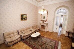 Deluxe Apartment | Living area - Leon Rooms (Tbilisi)