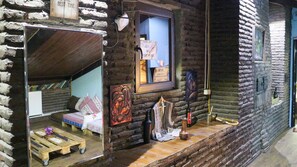 Interior detail - Leon Rooms (Tbilisi)