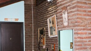 Living area - Leon Rooms (Tbilisi)