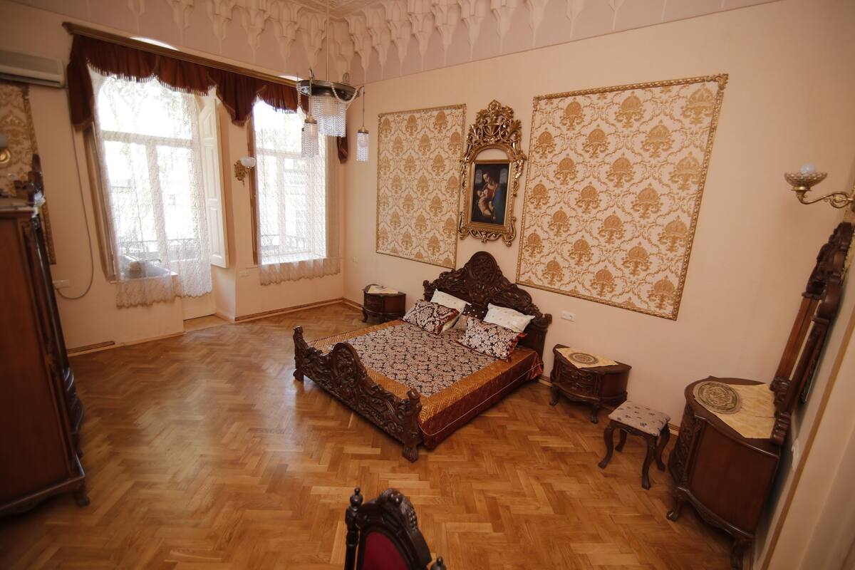 Deluxe Apartment | Desk, laptop workspace, iron/ironing board (on request), free WiFi