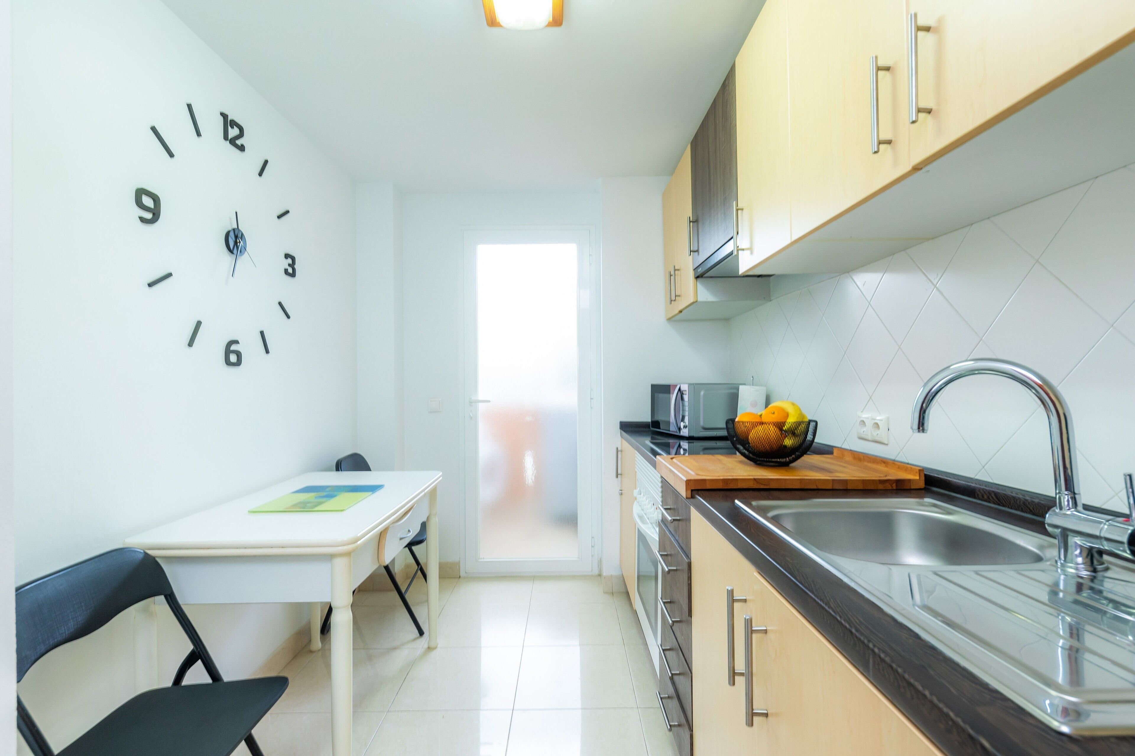 雪櫃、微波爐、焗爐、爐具