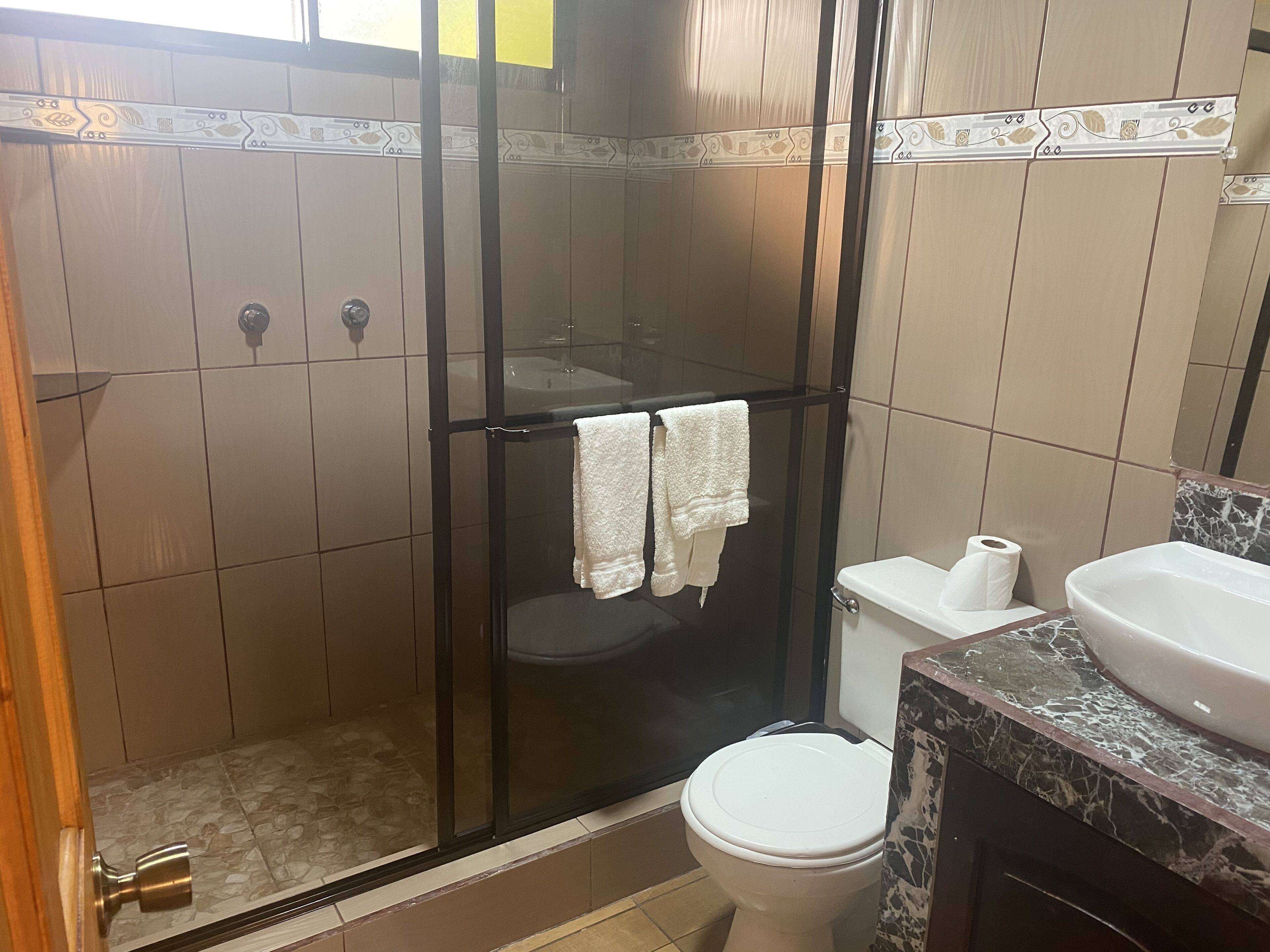 deluxe cabin, 2 bedrooms | bathroom | shower, free toiletries, towels