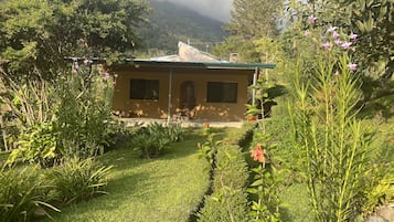 Blackout drapes, free WiFi, bed sheets