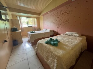 Kamar Double Comfort | Tirai kedap cahaya, Wi-Fi gratis, dan seprai linen