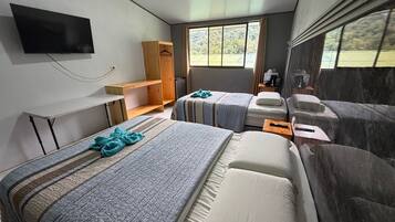 Double Room | Rideaux occultants, Wi-Fi gratuit, draps fournis