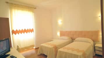 Quarto triplo (3) | Escrivaninha, Wi-Fi de cortesia