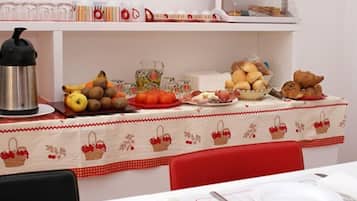 Café da manhã com buffet grátis todos os dias