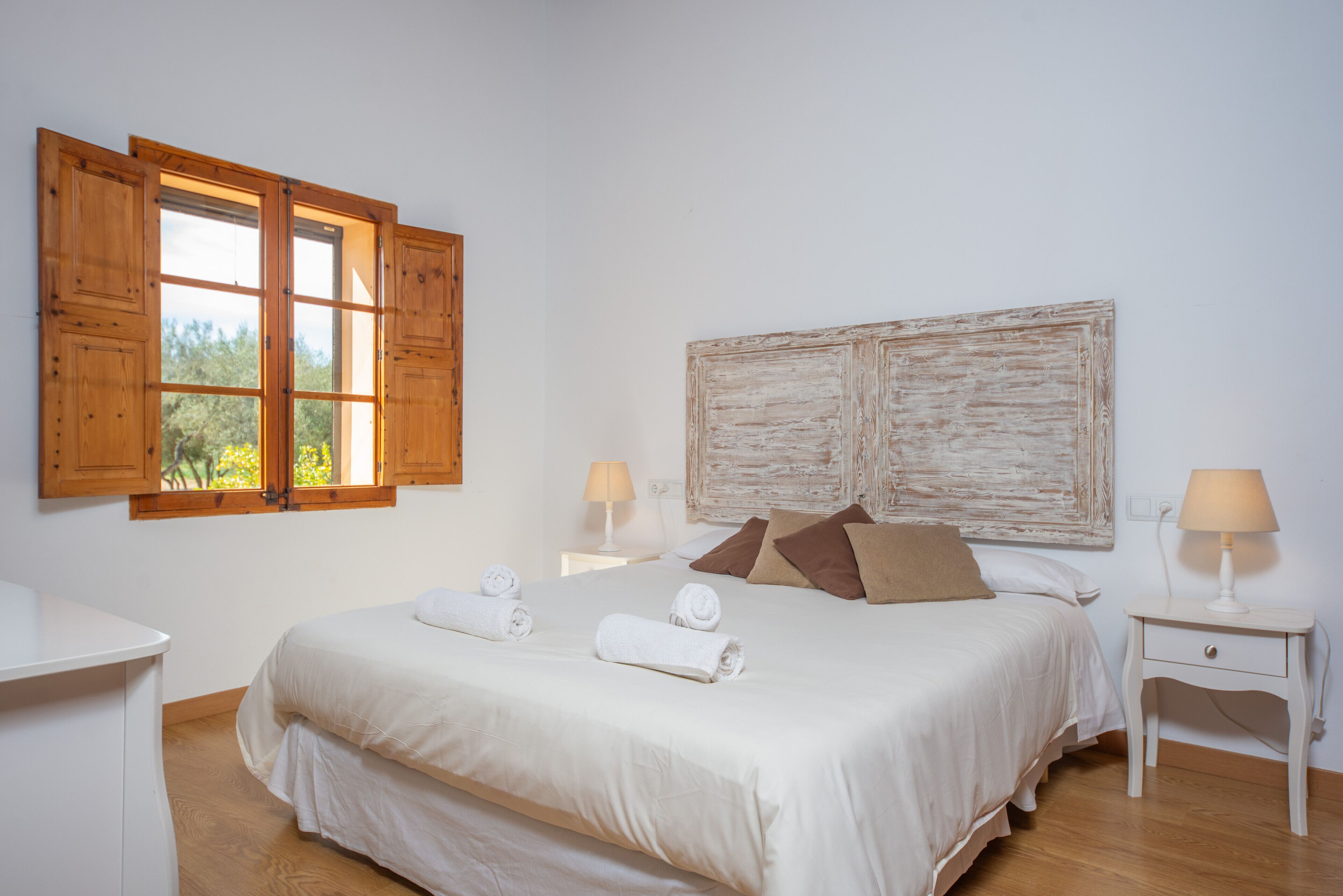 3 slaapkamers, een strijkplank/strijkijzer, gratis wifi, beddengoed