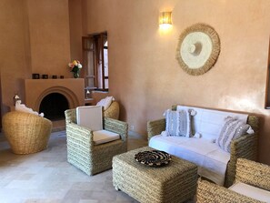 Family Suite | Living area - Domaine Casa Cecilia (Oulad Hassoune)