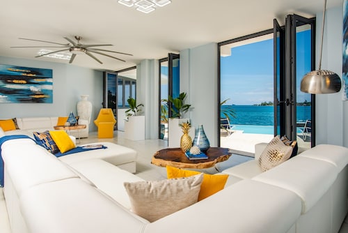 Luxe Grand Villa: New, Ultra Modern Luxury 6 Bedroom private beach villa.