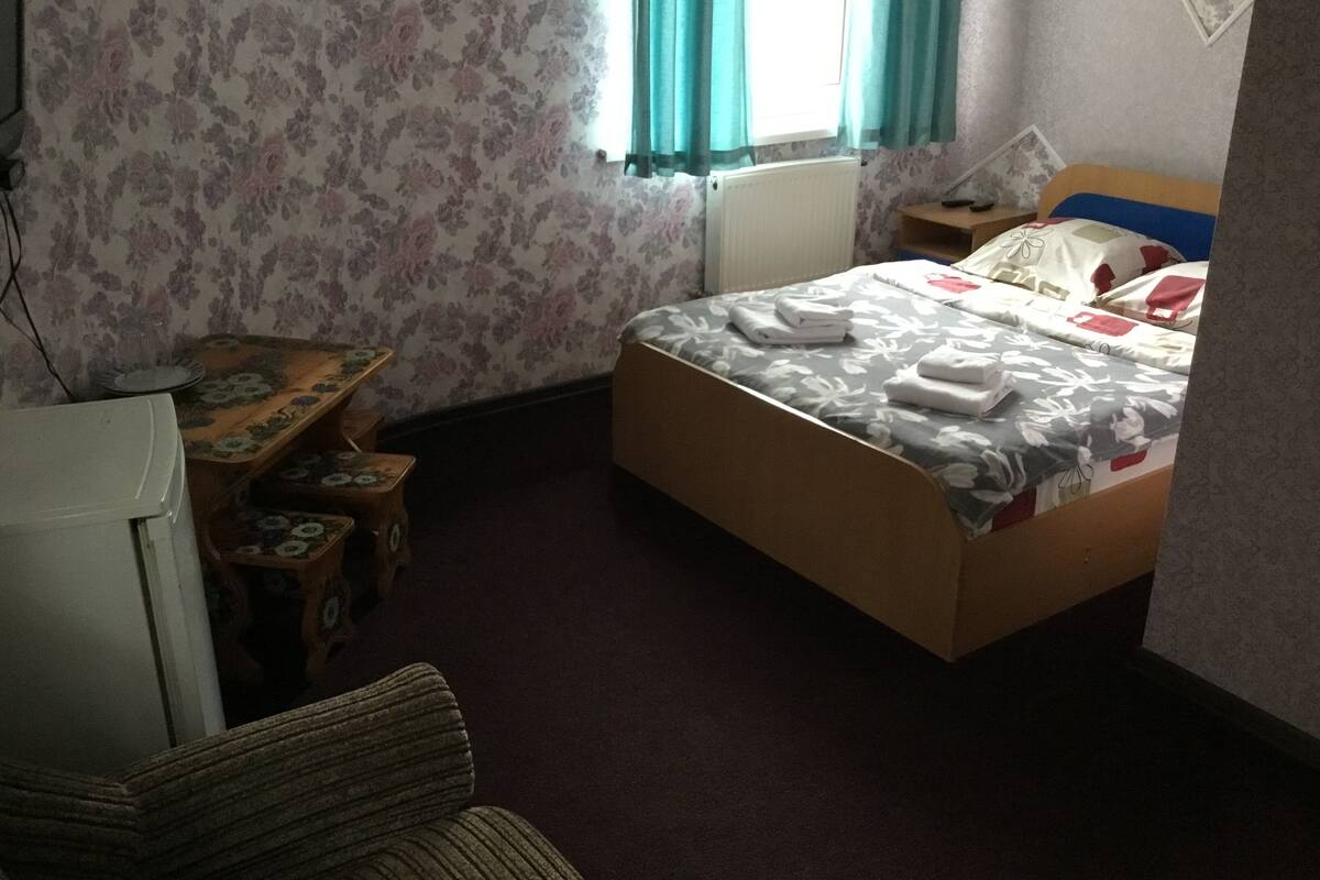 Luxury Triple Room | Laptop workspace, free WiFi, bed sheets