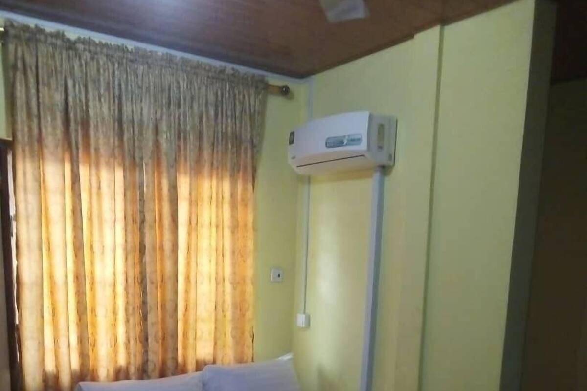 Quarto casal luxo | Wi-Fi de cortesia, roupa de cama