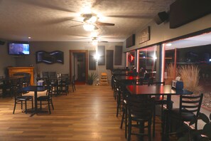 Restaurant - Raine Motel (Valentine)