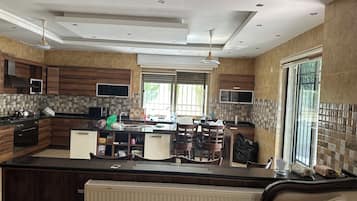 Fridge, oven, cookware/dishes/utensils, dining tables