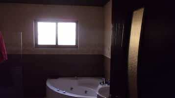 Shower, jetted tub, bidet, towels