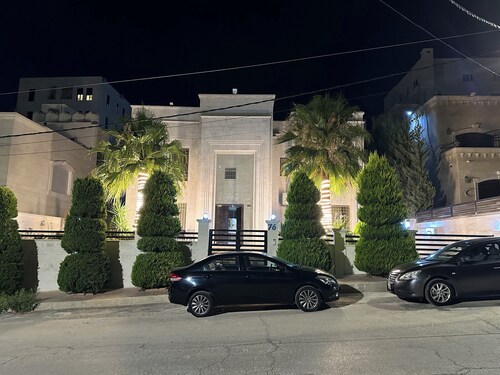 Modern 500 sqm spacious Villa of Superb location for family use