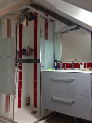 Shower - Large and bright welcoming and functional family home (Clohars-Carnoët)