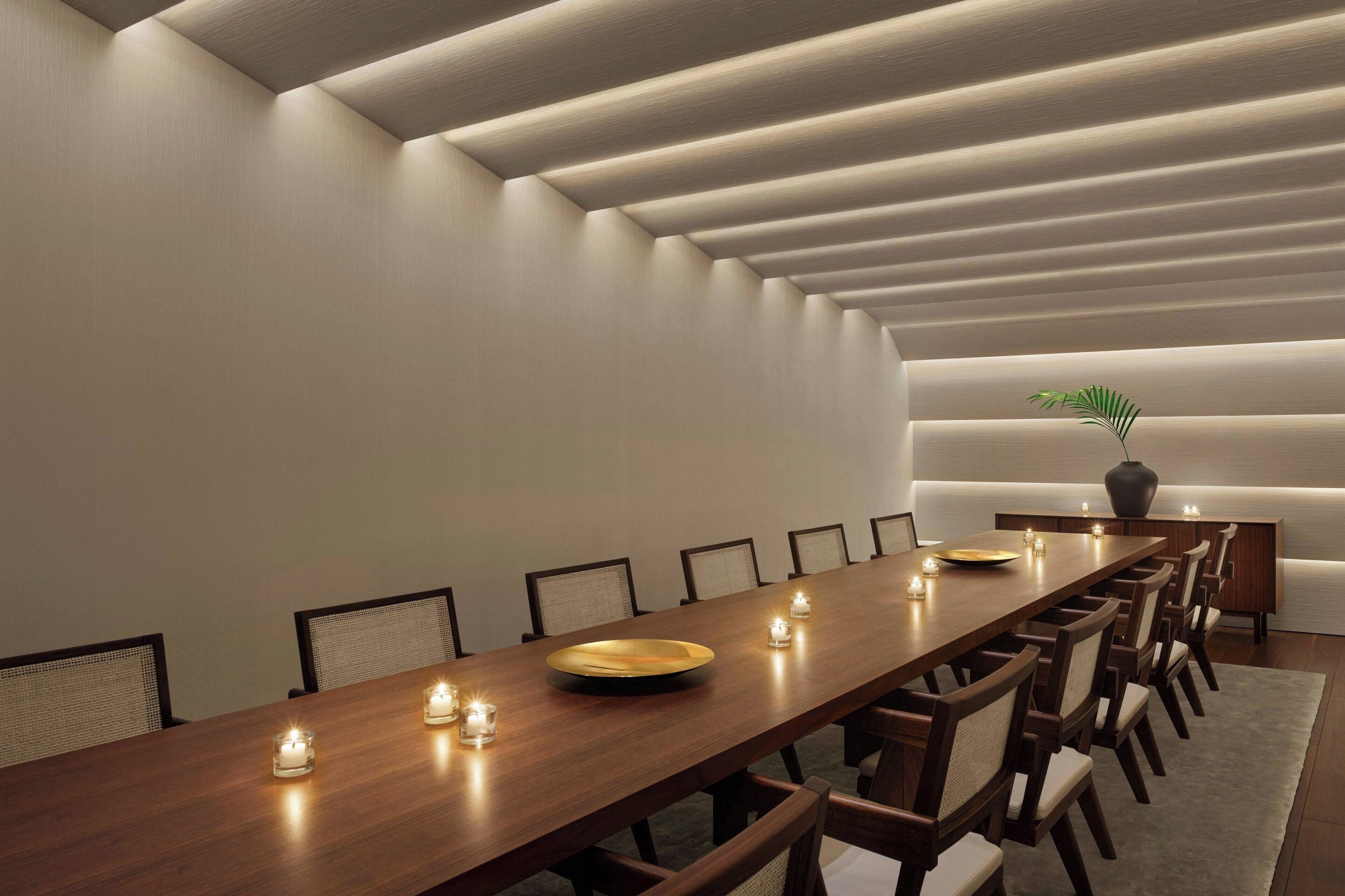 2 restaurants, breakfast served