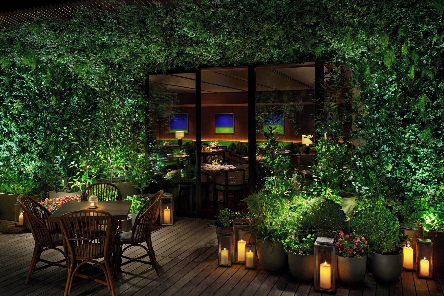 2 restaurants; breakfast, lunch, dinner, and brunch served