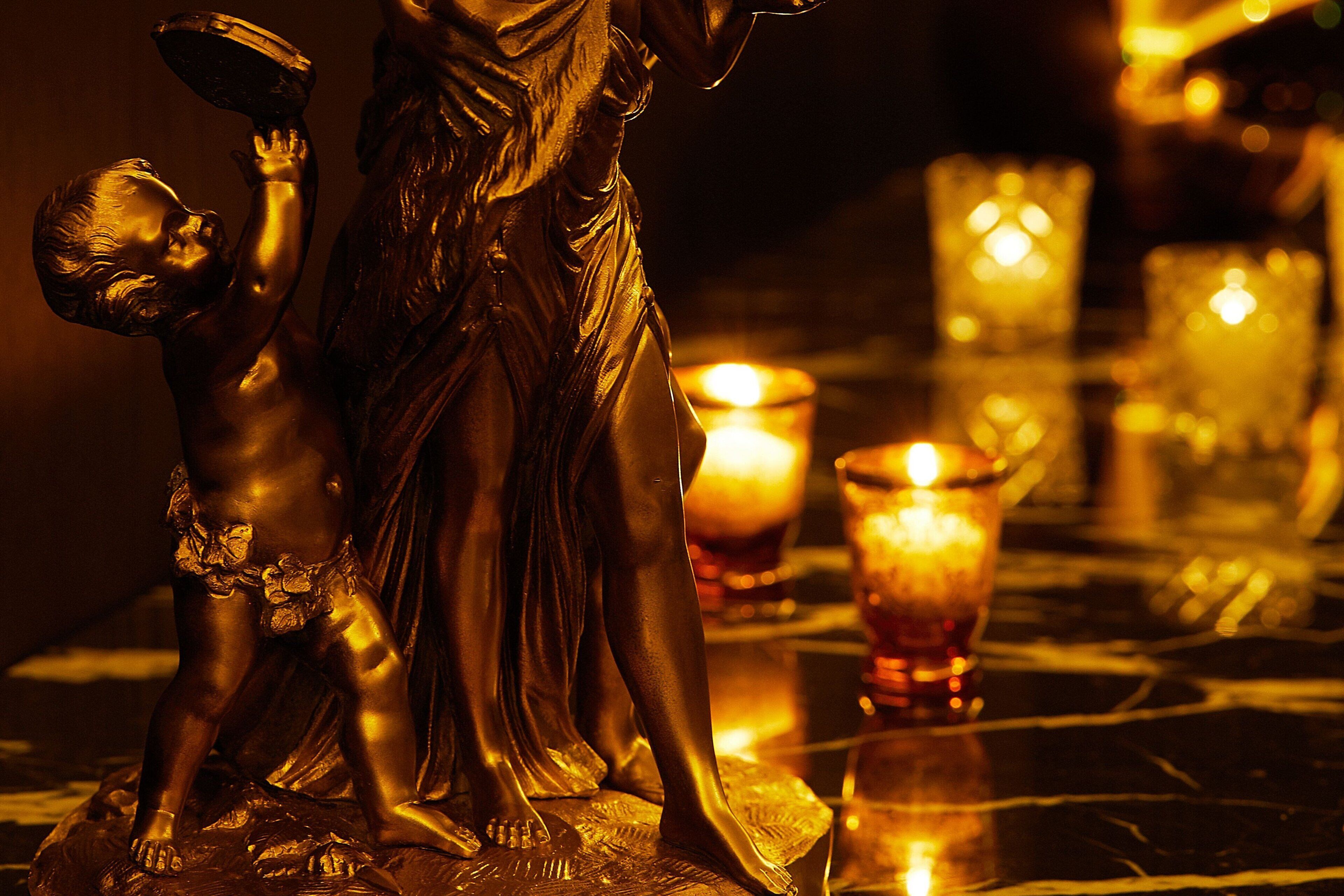 2 restaurants, breakfast served