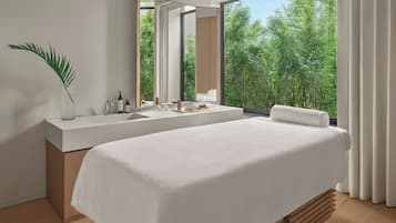 Couples treatment room(s), sauna, steam room