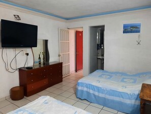 Espacio para trabajar con laptop y wifi gratis 