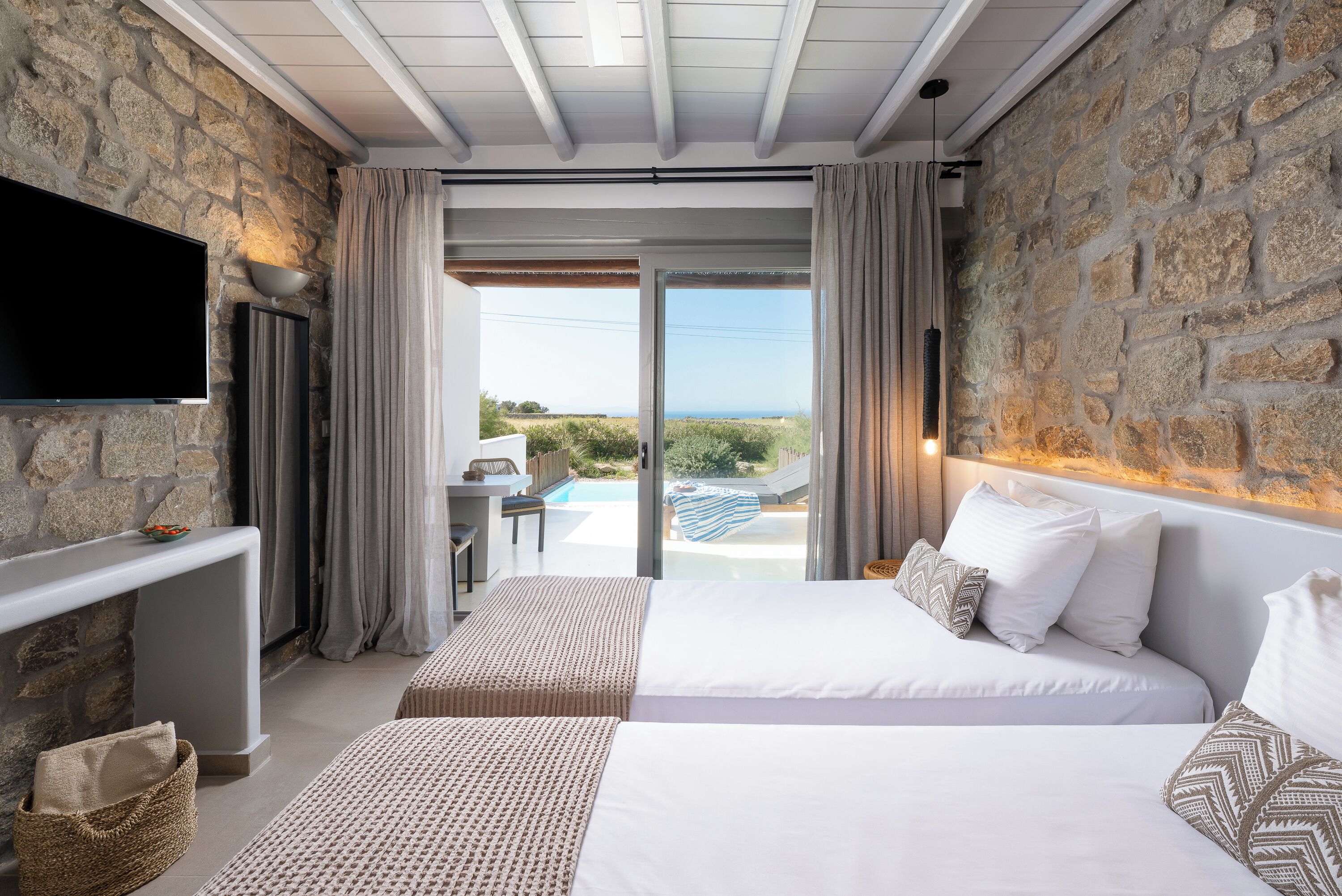 Queen-Size Double Bed Luxury Suite with Private Pool | Minibar, in-room safe, blackout drapes, soundproofing