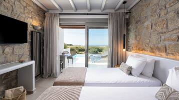 Queen-Size Double Bed Luxury Suite with Private Pool | Minibar, in-room safe, blackout drapes, soundproofing