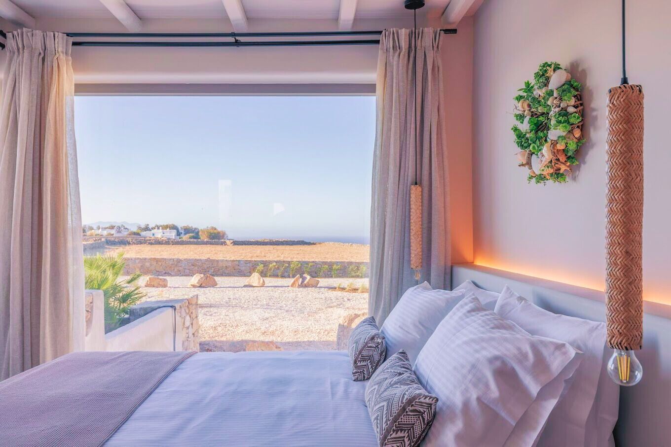 Queen-Size Double Bed Luxury Suite with Private Pool