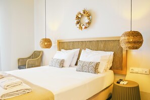 Tweepersoonskamer | Een minibar, een kluis op de kamer, verduisterende gordijnen