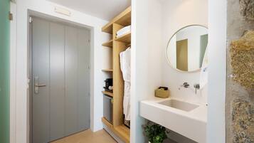 Queen-Size Double Bed Luxury Suite with Private Pool | Bathroom