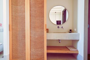 Double Bed Luxury Boutique Suite with Private Plunge Pool | Bathroom | Shower, free toiletries, hair dryer, slippers - Aegean Hospitality Mykonos (Mykonos)