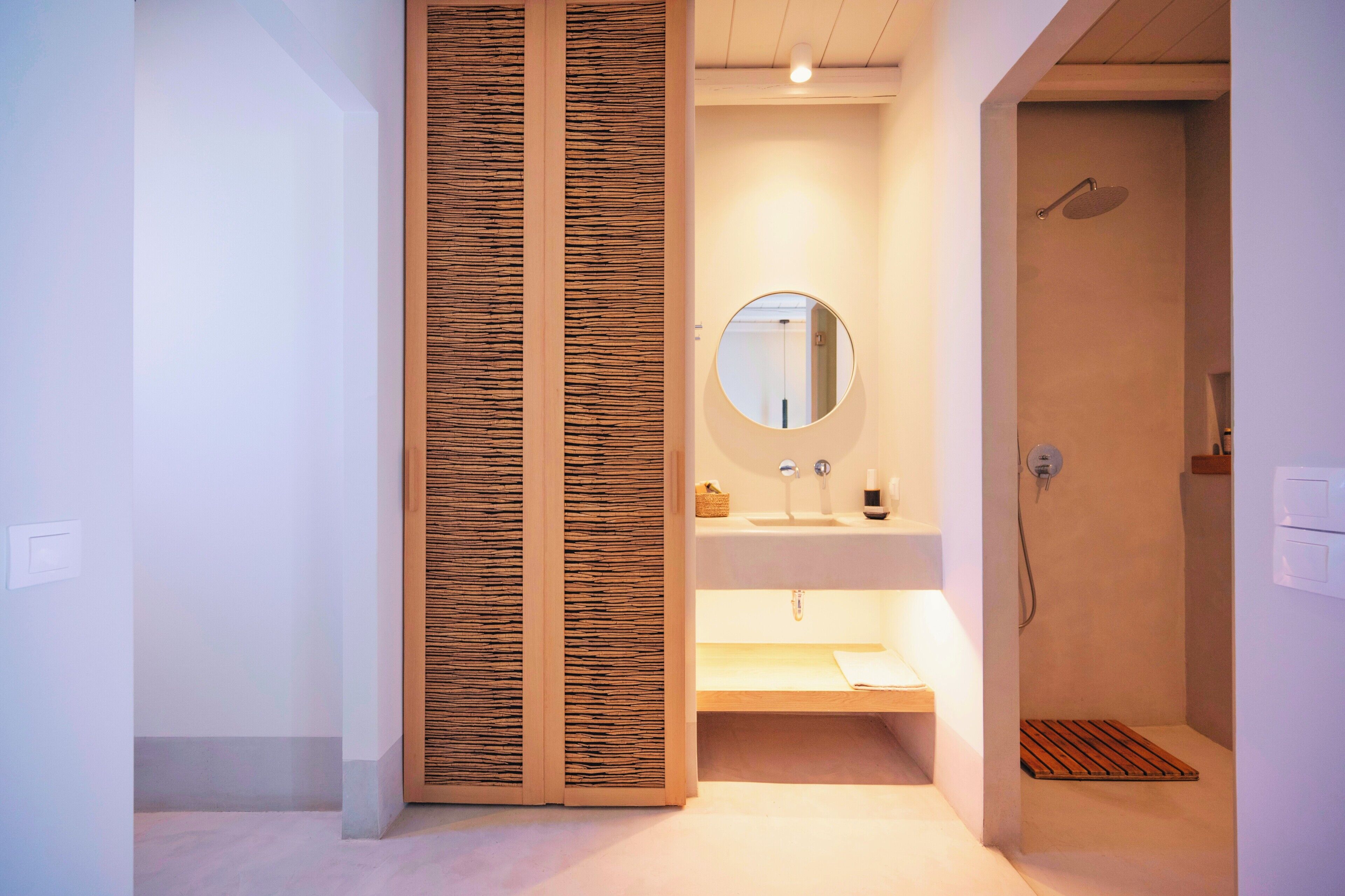 Double Bed Luxury Boutique Suite with Private Plunge Pool | バスルーム | シャワー、バスアメニティ (無料)、ヘアドライヤー、スリッパ