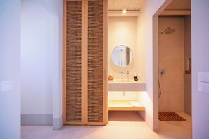 Double Bed Luxury Boutique Suite with Private Plunge Pool | Badezimmer