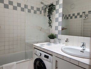 Hair dryer, towels