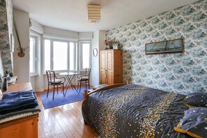 5 chambres, fer et planche à repasser, Wi-Fi gratuit, draps fournis