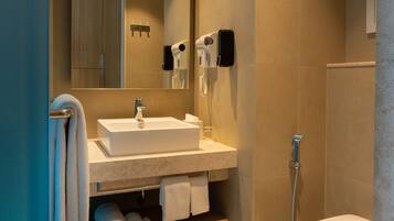 Dusche, Hydromassagedusche, Haartrockner, Hausschuhe