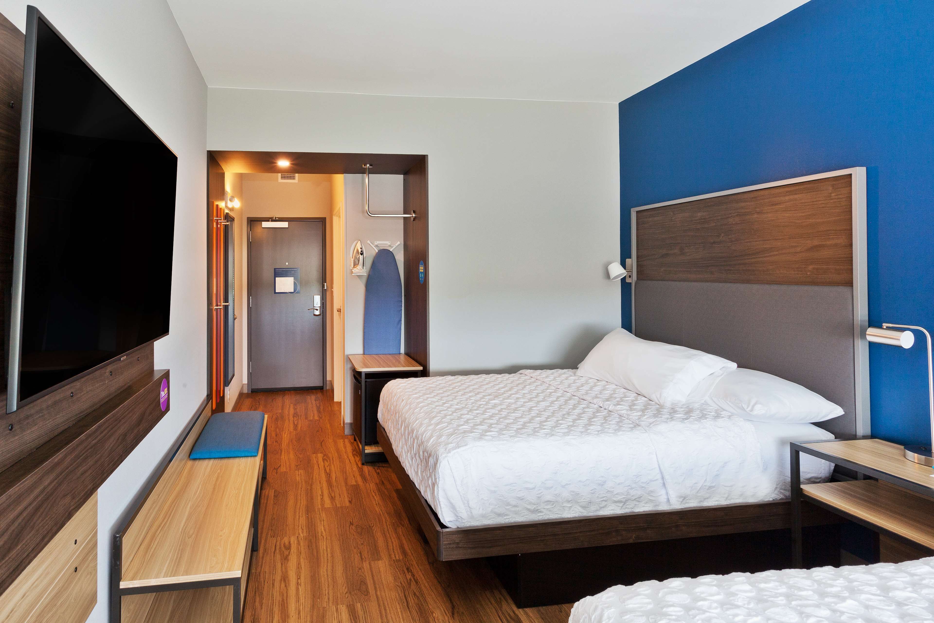 desk, laptop workspace, iron/ironing board, free wifi